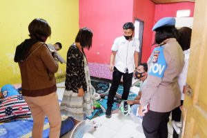 Razia kos-kosan di Sumbawa, polisi temukan kondom di kamar cewek dan amankan pasangan bukan suami istri