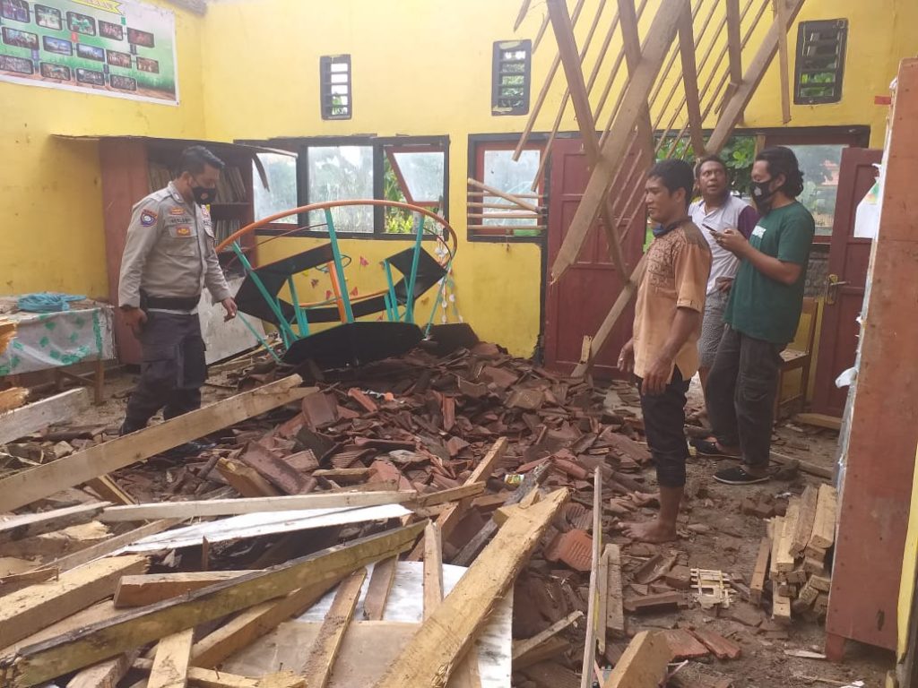 Atap TK Losari Lewintana Bima ambruk, kerugian capai Rp20 juta