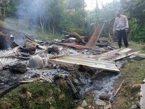 Dicurigai dukun santet, kakek dan nenek di Bima dibacok, rumah dibakar