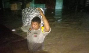 Banjir setinggi 1 meter kepung dua kecamatan di Dompu, ratusan rumah terendam