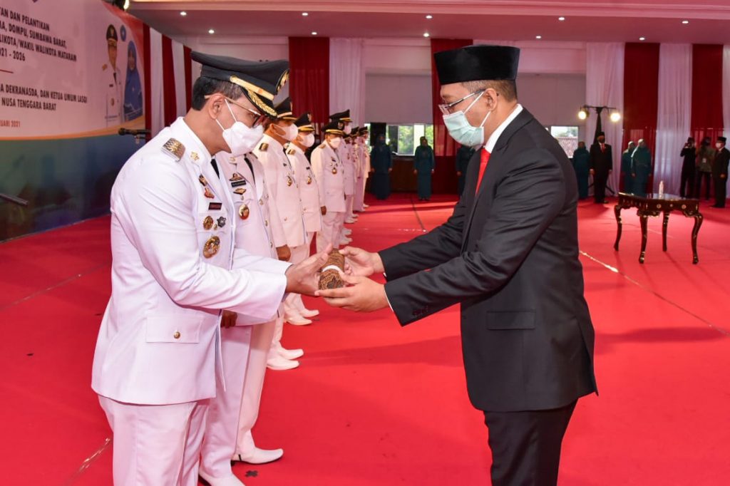 Media Sosial dan Covid-19 Jadi Tantangan Bupati dan Wali Kota di NTB yang Baru Dilantik