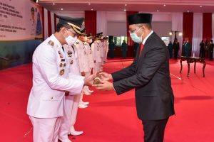Media Sosial dan Covid-19 Jadi Tantangan Bupati dan Wali Kota di NTB yang Baru Dilantik