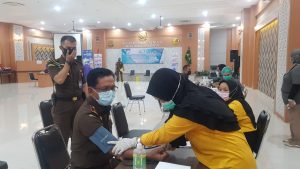 Kejati NTB gelar vaksinasi tahap pertama untuk seluruh pegawai