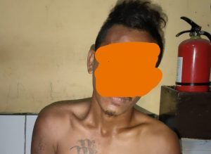Mabuk berat, ngamuk, ancam warga dengan parang, pria di Bolo diborgol polisi