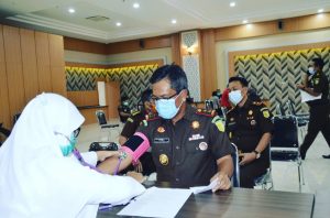 Pegawai Kejati NTB ikuti vaksinasi covid-19 tahap II