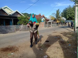 Sukseskan Vaksinasi, Polisi di Bima Antar Jemput Panggul Lansia