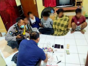 Empat Pria dan Satu Wanita di Sai Bima Digerebek Polisi saat Berbuat Terlarang di Rumah Warga