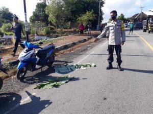 Dua Bocah Boncengan Motor Tewas Ditabrak Truk di Jalan Raya Sumbawa