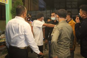 Diduga Mabuk, Pria Mengaku ASN Terobos  Razia Prokes dan Cekcok dengan Petugas di Lombok Barat