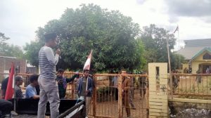 Pemuda Demo Camat Soromandi soal Dugaan Pungli Dana MTQ dan Penyusunan Perdes