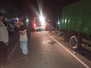 Tabrak Pantat Truk, Pengendara Motor Tewas di Tempat