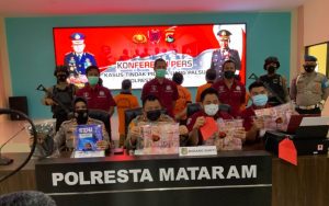 Polisi Tangkap Dukun Penggandaan Uang di NTB, Sita Satu Karung Uang Palsu