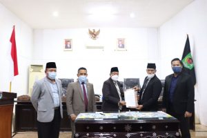 Pemda Bersama DPRD KLU Tandatangani Nota Kesepakatan KUA-PPAS APBDP 2021