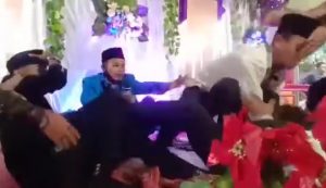 Viral, Calon Mertua Hajar Pengantin Pria saat Akad Nikah di Kota Bima