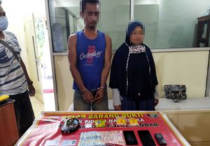 Digerebek Polisi, Pengedar Narkoba di Lombok Sembunyikan Sabu di Dalam Bra Istri