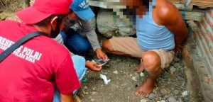 Panik Digerebek Polisi, Pria di Tangga Baru Bima Buang Barang Bukti Sabu