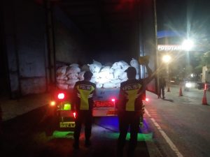 Truk Fuso Pengangkut 20 Ton Tembaga Diduga Ilegal Diamankan di Pelabuhan Poto Tano