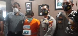 Curi HP Penumpang Travel, Tukang Ojek Gak Sadar Aksinya Terekam CCTV