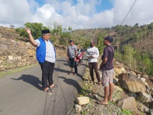 Bantu Para Petani di Donggo, Abdul Rauf Buka Jalan Tani