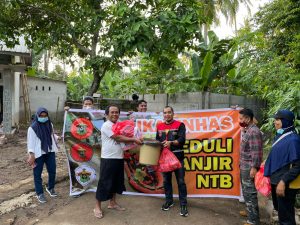 IKA Unhas Dropping Bantuan Sembako Untuk Korban Banjir di NTB