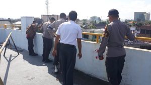 Seorang Perempuan Mencoba Bunuh Diri dengan Terjun dari Lantai 4 Mataram Mall