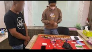 Gerebek Rumah Pengedar Sabu, 2 Orang Ditangkap Polisi