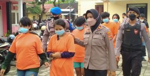 2 Wanita Digerebek Saat Bersama 2 Pria di Kamar Kos, Polisi Amankan Sabu 27 Gram dan Uang Rp5 Juta