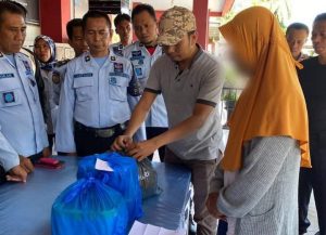 Wanita di Dompu Selundupkan 6 Poket Besar Sabu ke Tahanan Lapas, Modusnya Diselipkan Dalam Makanan