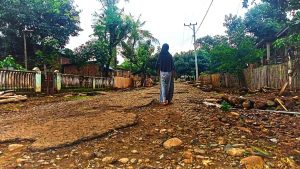 7 Tahun Jalan Wadukopa Rusak Parah, Warga Tagih Janji Bupati Bima