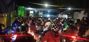 Arus Mudik Lebaran, Pelabuhan Kayangan Diwarnai Antrean Panjang Kendaraan