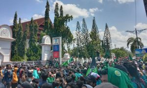Demo 11 April di NTB, Ratusan Mahasiwa Kepung Kantor Dewan, Ini Empat Pernyataan Sikap DPRD NTB