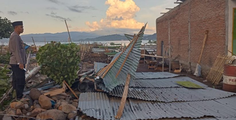 Angin Puting Beliung Terjang Desa Bajo, 13 Rumah Rusak, Kerugian ...