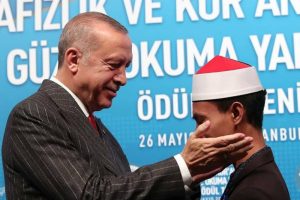 Sosok Syamsuri Firdaus, Qori asal NTB yang Jadi Imam Salat Tarawih di Amerika Serikat