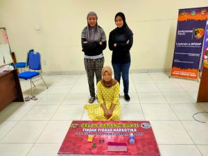 Nekat Jualan Sabu di Rumah, Wanita di Sumbawa Barat Diangkut ke Kantor Polisi