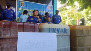 Beli Murah Solar Subsidi di Bima, Lalu Selundupkan ke Pulau Komodo, Tiga Nelayan Dibekuk