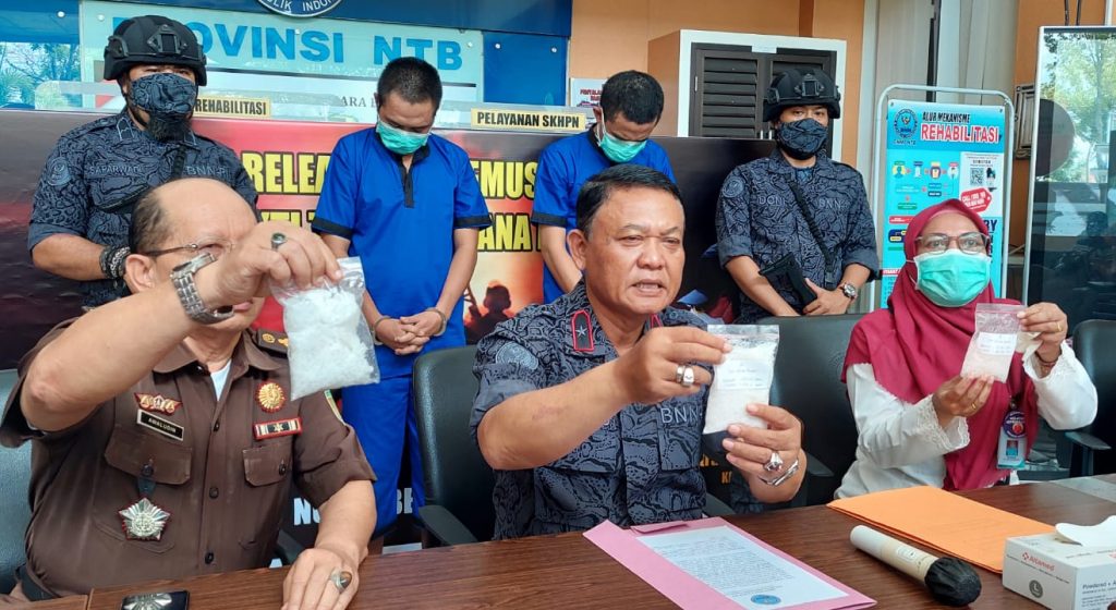 Barang Bukti Sabu Milik Dua Oknum Anggota Polres Dompu Senilai Rp578 Juta Dimusnahkan  