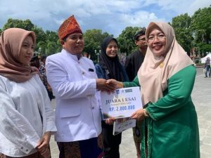 Siswi SMAN 1 Donggo Raih Juara Satu Lomba Esai Program Unggulan NTB Gemilang