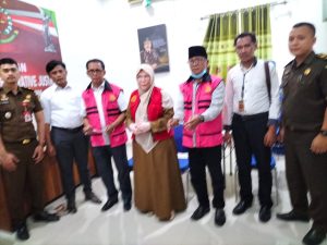 Kejari Bima Tahan Tiga Tersangka Kasus Korupsi Saprodi Cetak Sawah Baru