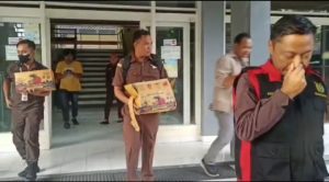 5 Jam Geledah Kantor Dinas ESDM NTB, Jaksa Sita Dua Kardus Isi Dokumen