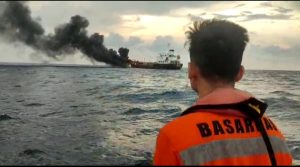 Pencarian 3 Kru Kapal Pengangkut BBM Pertamina yang Terbakar Masih Nihil