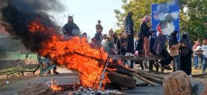 Demo Tuntut Perbaikan Jalan, FPR Donggo-Soromandi Bima Gelar Aksi Berjilid-Jilid