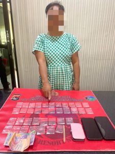 Wanita di Sumbawa Ketahuan Sembunyikan 37 Poket Sabu di Celana Dalam