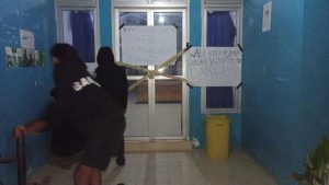 Wali Kota Bima Dituding Ingkar Janji, Warga Segel Kantor Lurah Penato’i