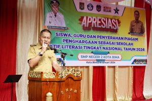 Pj Wali Kota Bima Beri Penghargaan Guru dan Siswa Berprestasi di Level Nasional