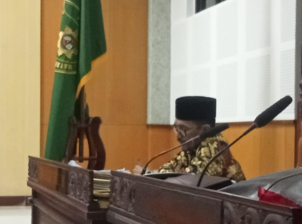 Terdakwa Muhammad Lutfi saat menjalani sidang di Pengadilan Tipikor Mataram, Senin (18/3).