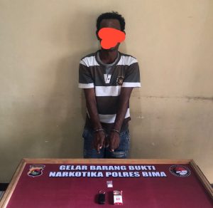 Juru Parkir Dinas Dukcapil Bima Ditangkap Edarkan Sabu