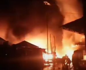 14 Lapak Pedagang dan Bank Terbakar, Penyebab karena Korsleting Listrik