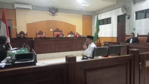 Debat Panas Lutfi vs JPU KPK, Tak Akui Terima Suap dan Bantah Istrinya Atur Proyek Pemkot Bima
