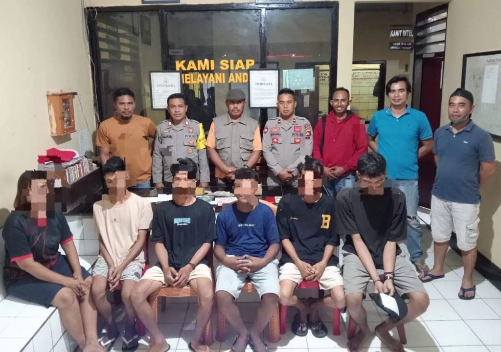 Petualang Ibu dan Anak Pengedar Sabu di Bima Berakhir di Sebuah Kios