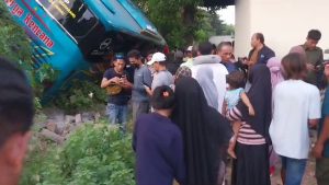 Bus Surya Kencana Jurusan Mataram-Bima Terbalik, Ini Penyebabnya!